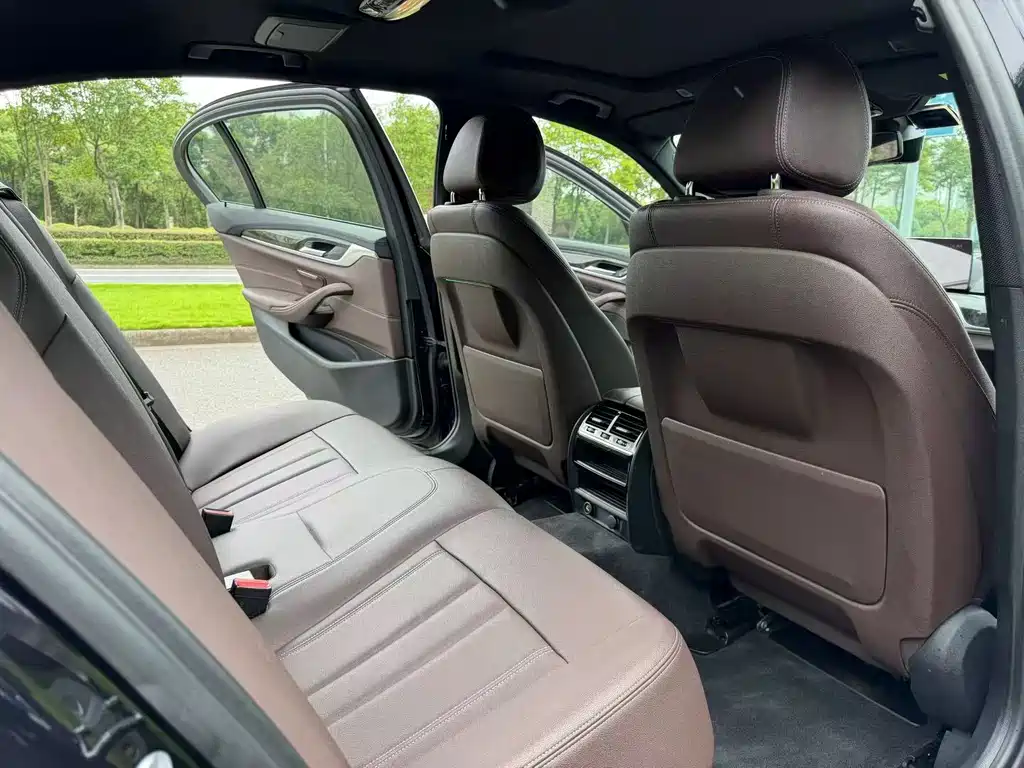 BMW 5 Series — миниатюра 6