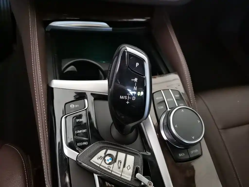 BMW 5 Series — миниатюра 14