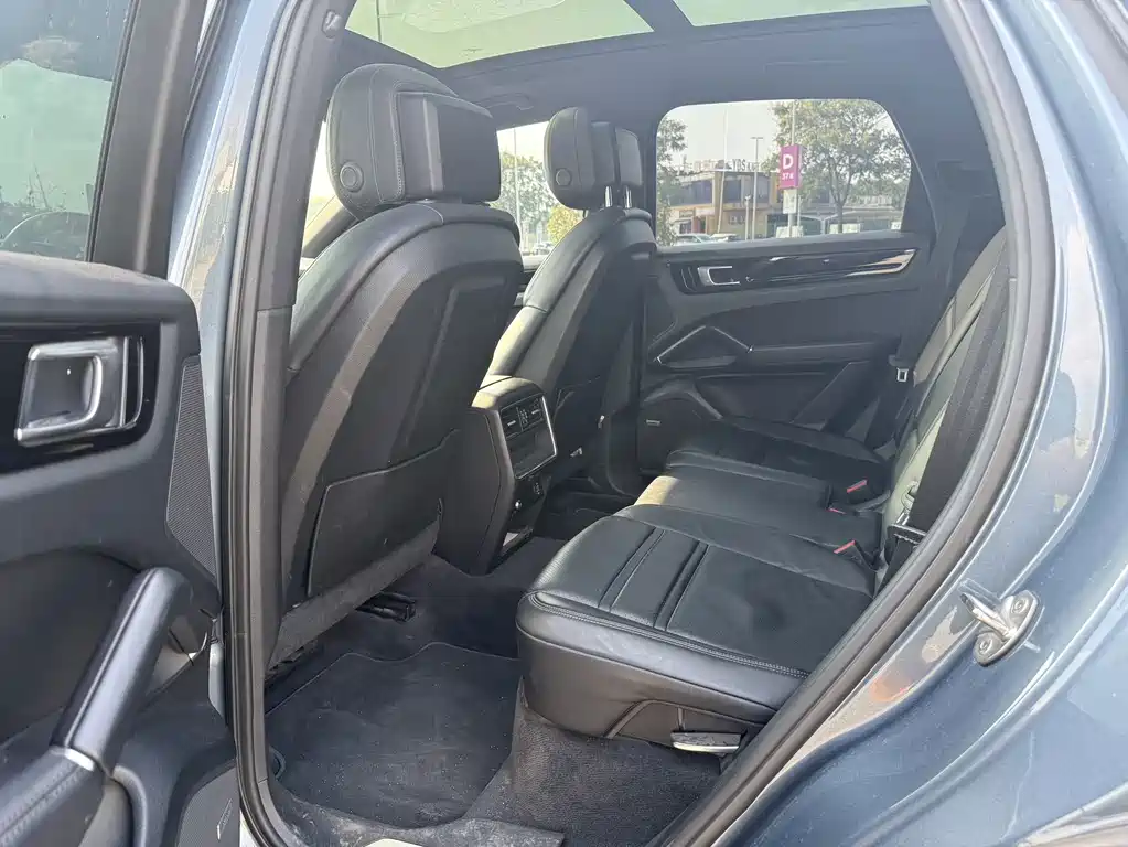 Porsche Cayenne — миниатюра 13