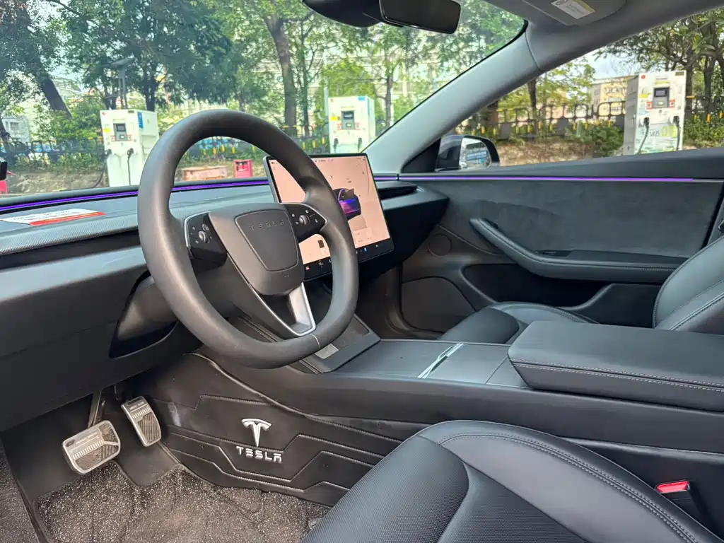 Tesla Model 3 — миниатюра 4