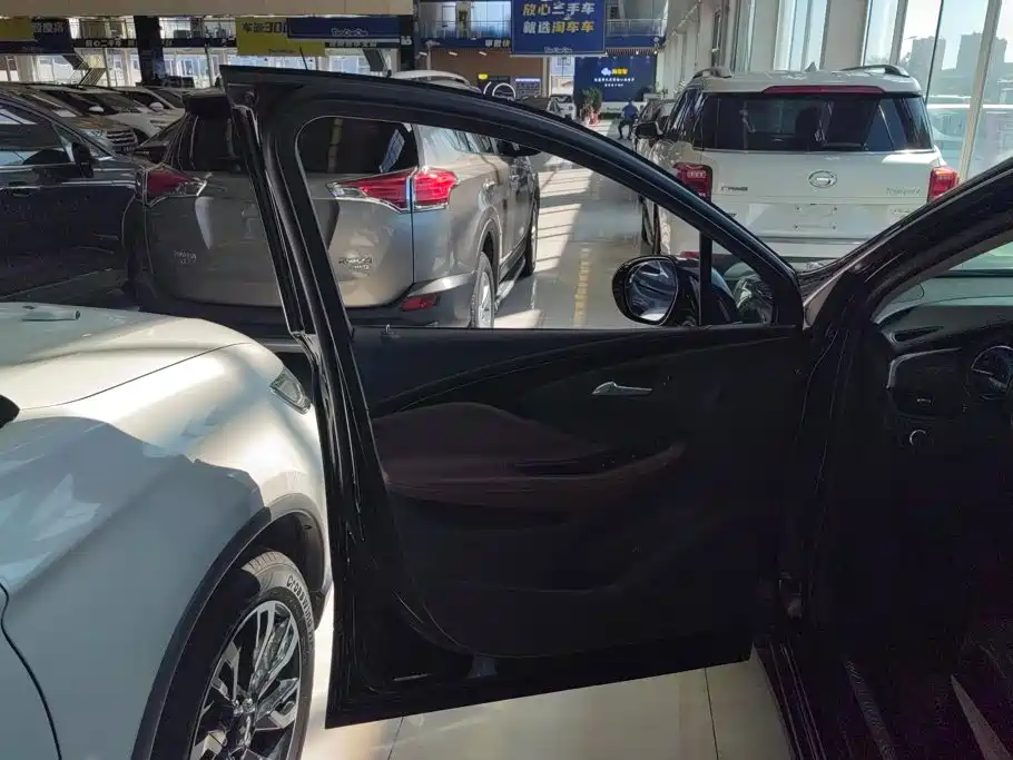 Buick Envision Plus — миниатюра 7