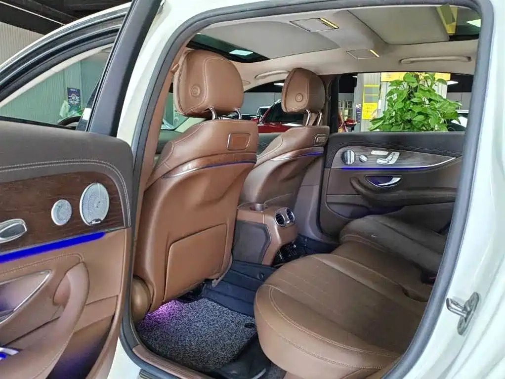 Mercedes-Benz E-Class — миниатюра 5