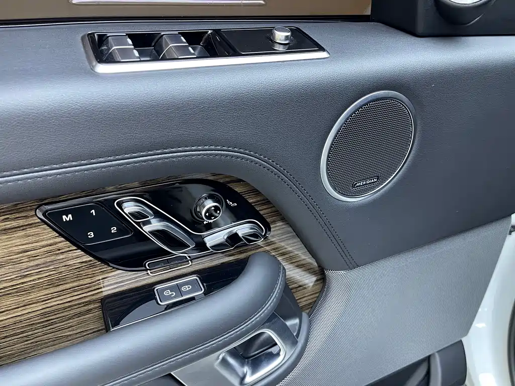 Land Rover Range Rover — миниатюра 15