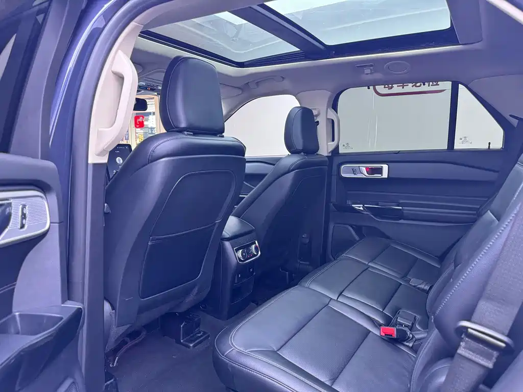 Ford Explorer — миниатюра 10
