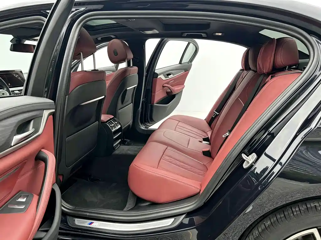 BMW 5 Series — миниатюра 8