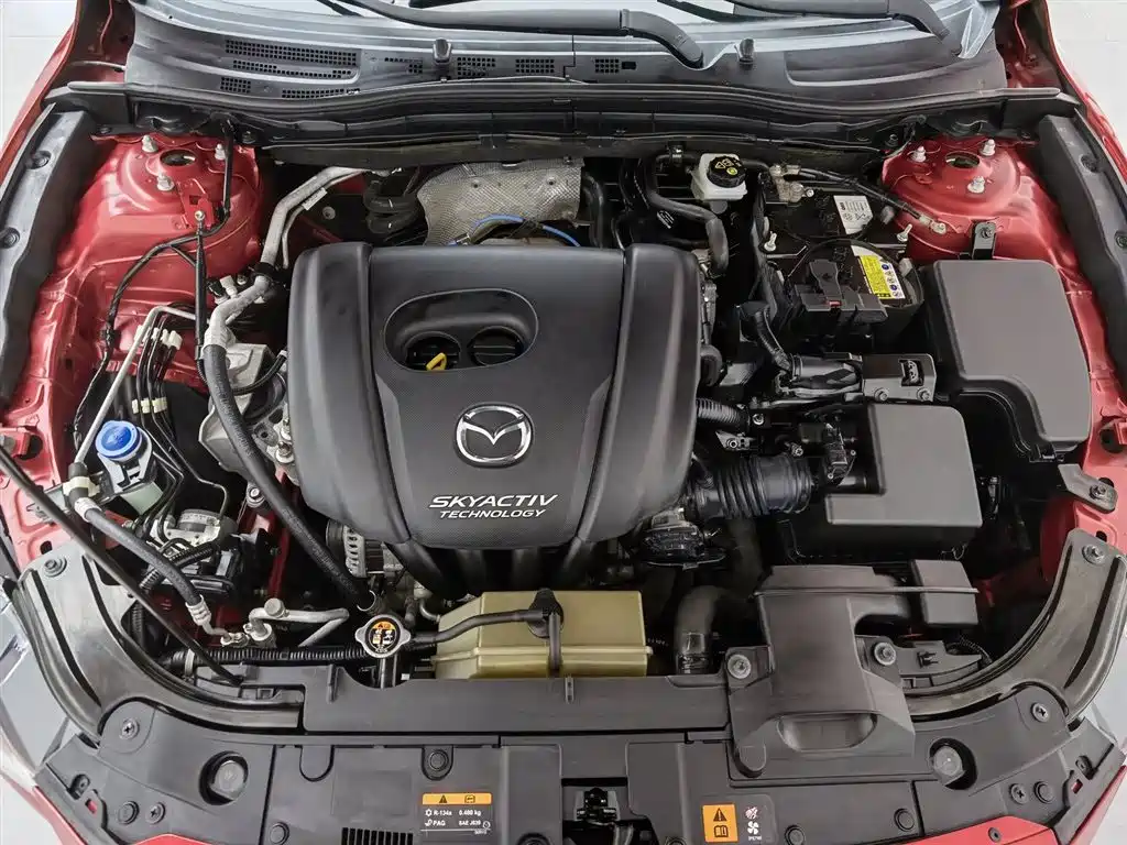 Mazda Mazda3 3 2017 1.5L AT Luxury V