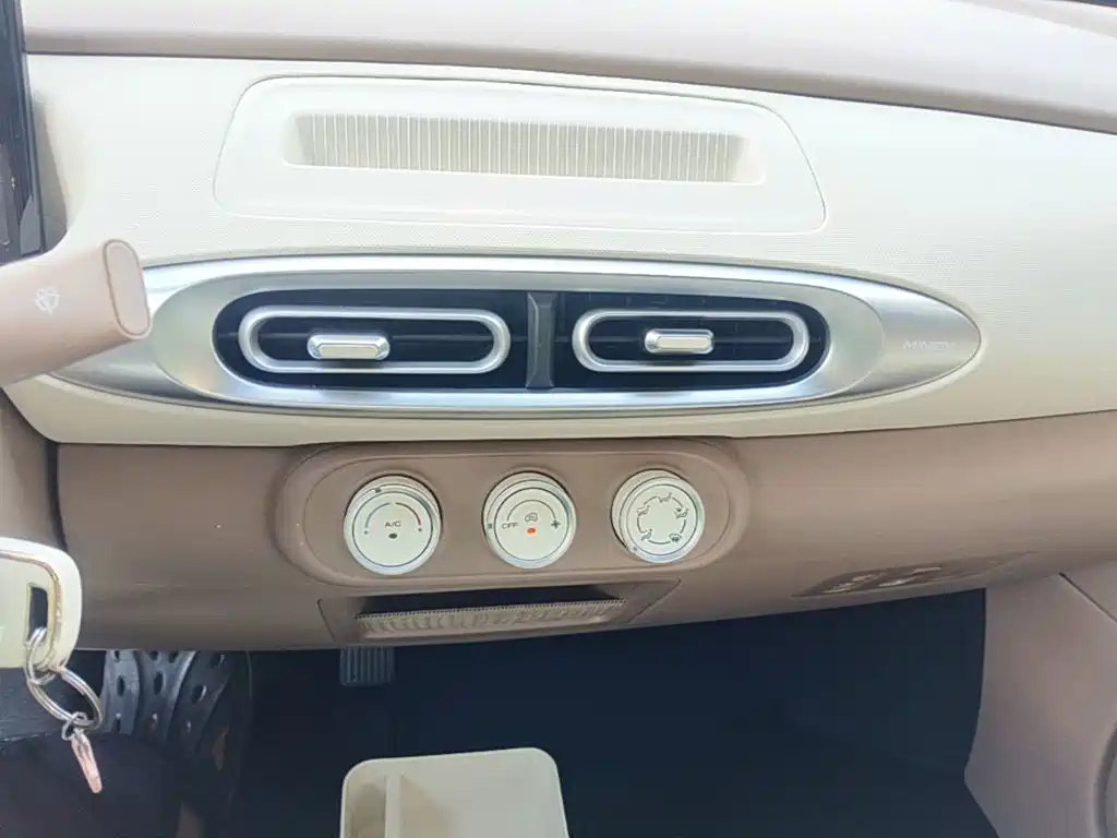 Wuling MINIEV — миниатюра 13