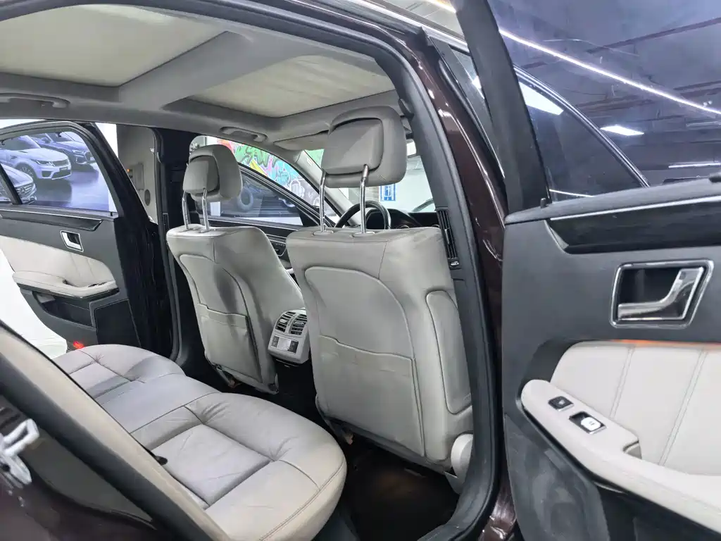 Mercedes-Benz E-Class — миниатюра 8