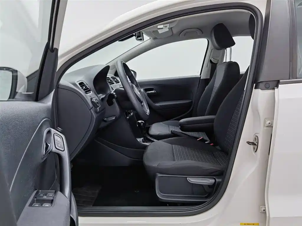 Volkswagen Polo 2014 1.4L AT Comfort