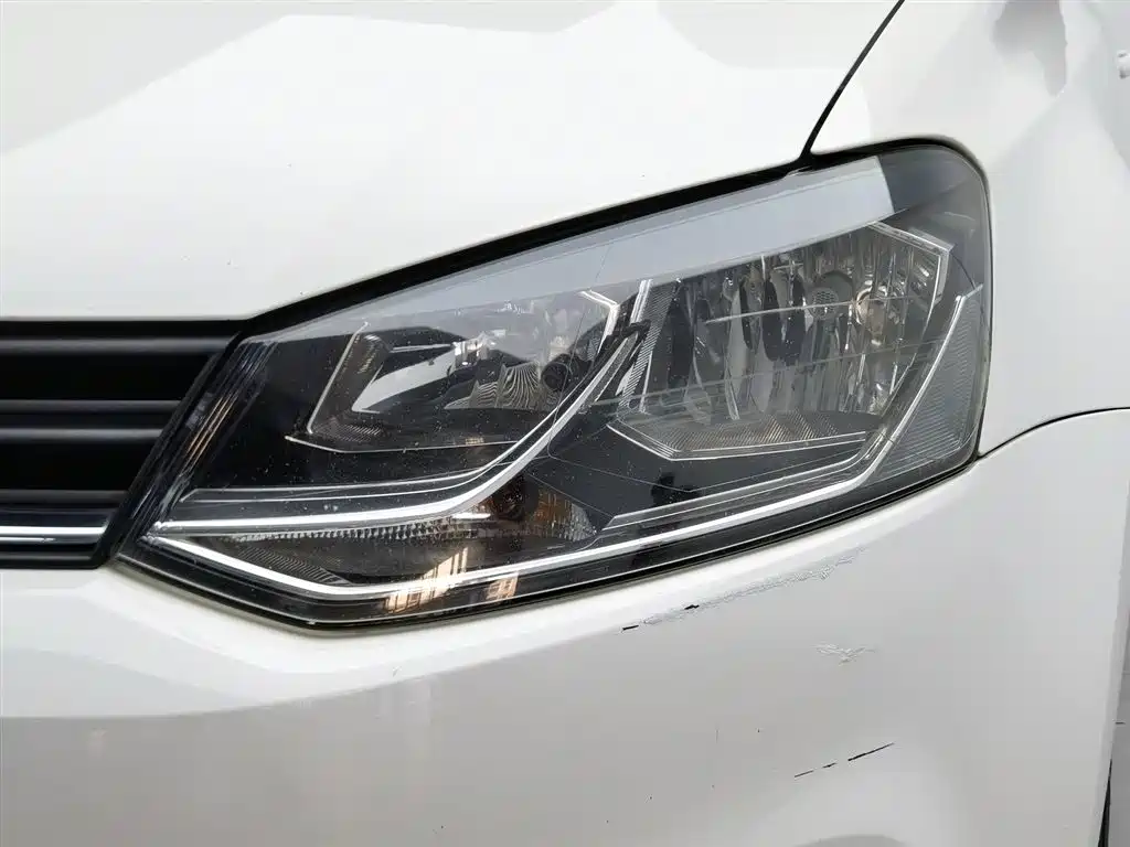 Volkswagen Polo 2014 1.4L AT Comfort