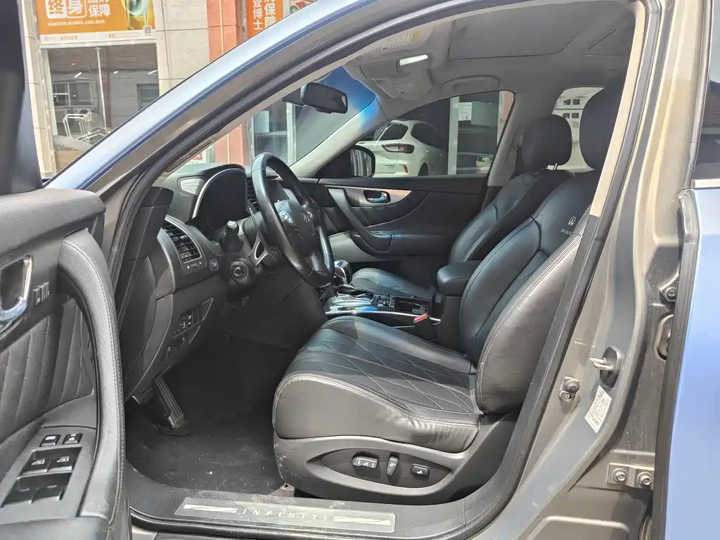Infiniti FX — миниатюра 7