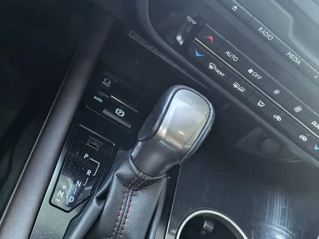 Lexus RX — миниатюра 8