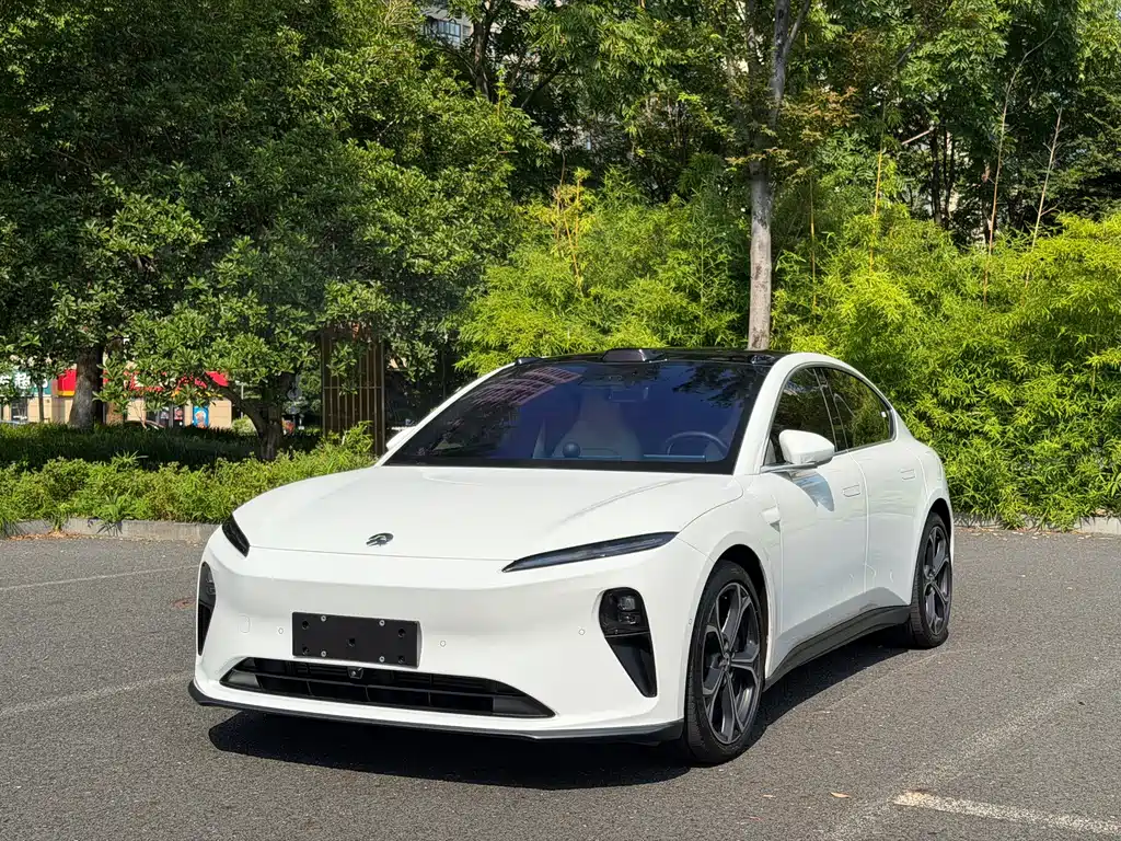 NIO ET5
