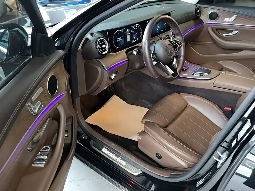 Mercedes-Benz E-Class — миниатюра 16