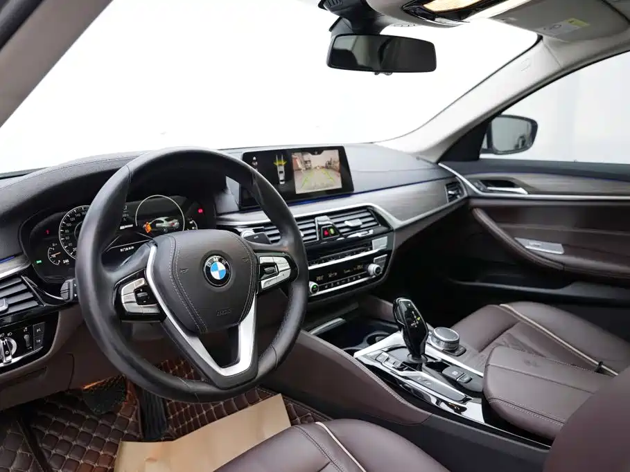 BMW 5 Series New Energy — миниатюра 6