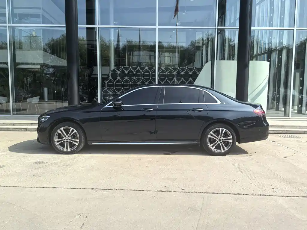 Mercedes-Benz E-Class — миниатюра 2