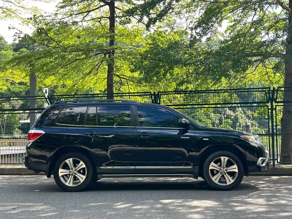 Toyota Highlander 2012 2.7L 7 мест Luxury