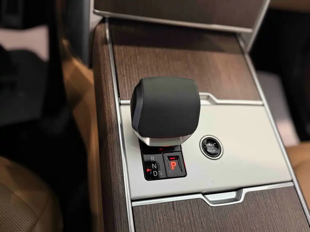 Land Rover Range Rover — миниатюра 13