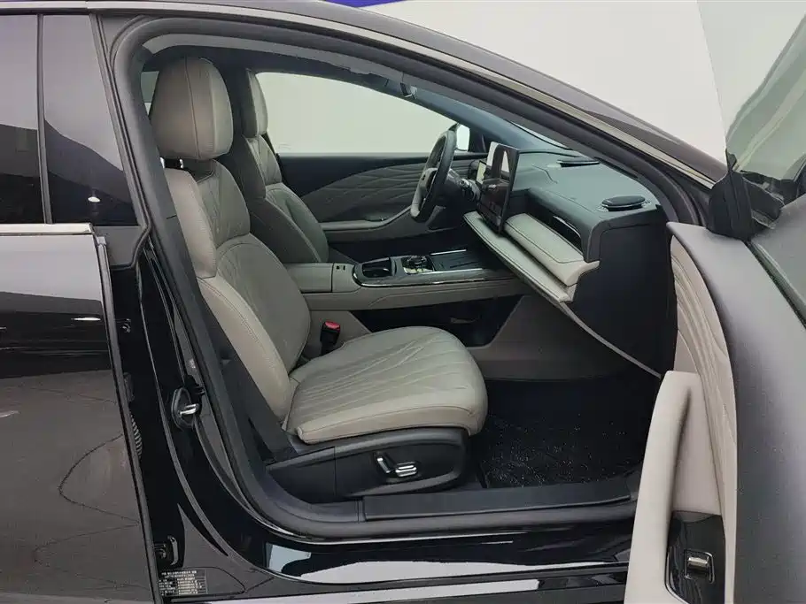Geely Galaxy Galaxy 8 8 2025 130km EM-i Premium