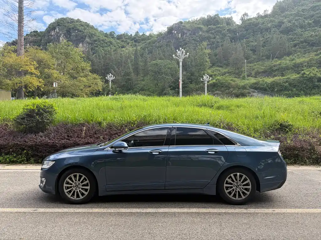 Lincoln MKZ — миниатюра 3
