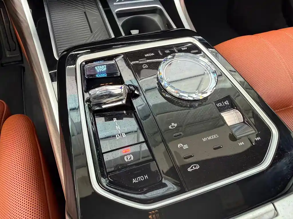 BMW i7 — миниатюра 10