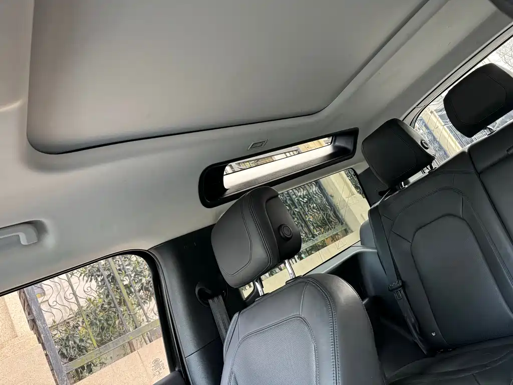 Land Rover Defender — миниатюра 9