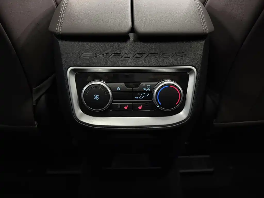 Ford Explorer — миниатюра 11