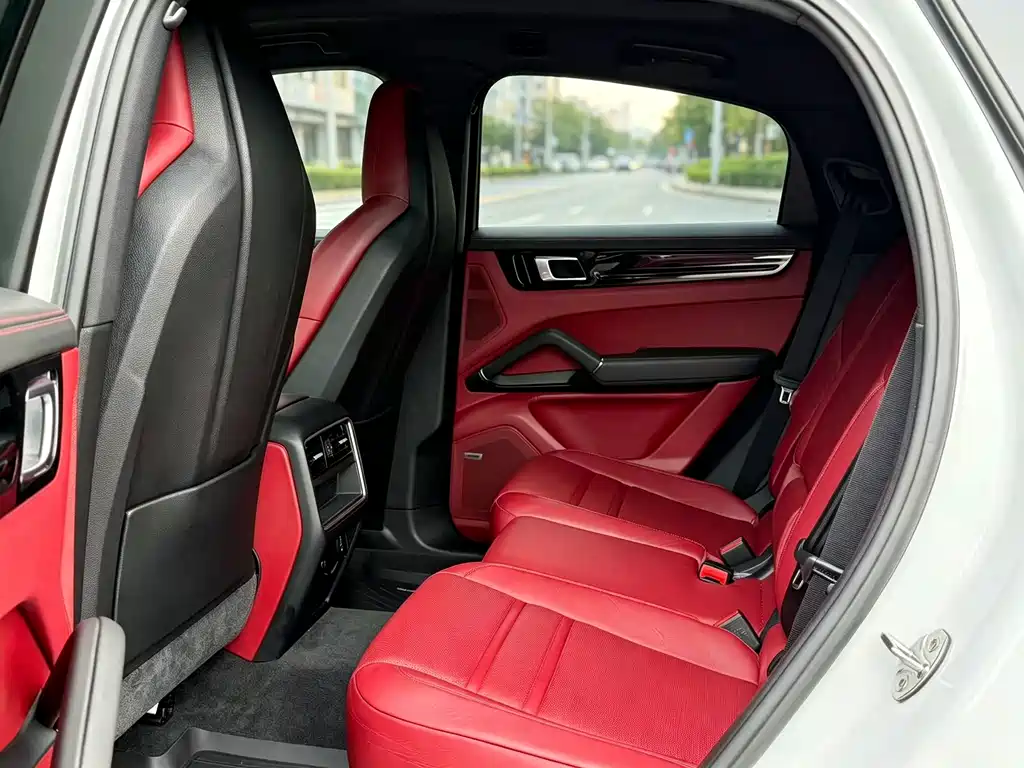 Porsche Cayenne — миниатюра 6