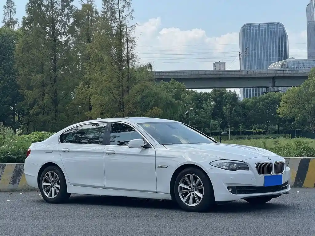 BMW 5 Series — миниатюра 5