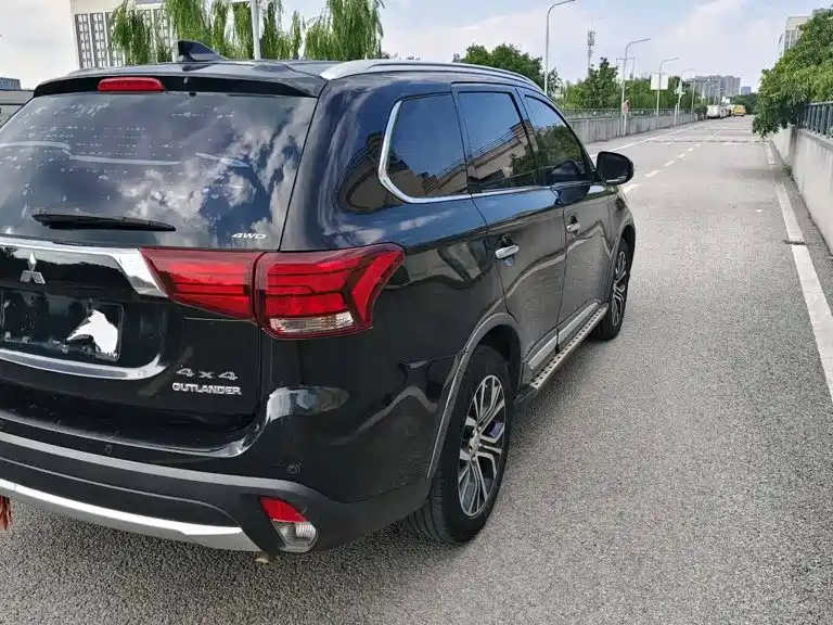 Mitsubishi Outlander — миниатюра 4