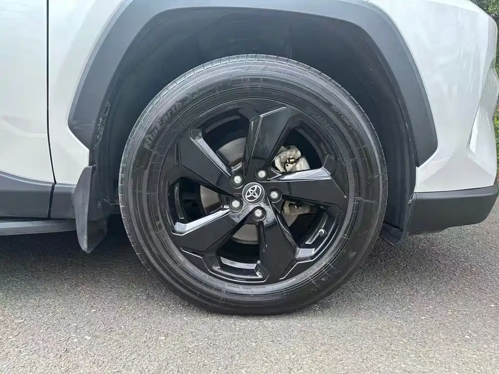 Toyota RAV4 — миниатюра 19