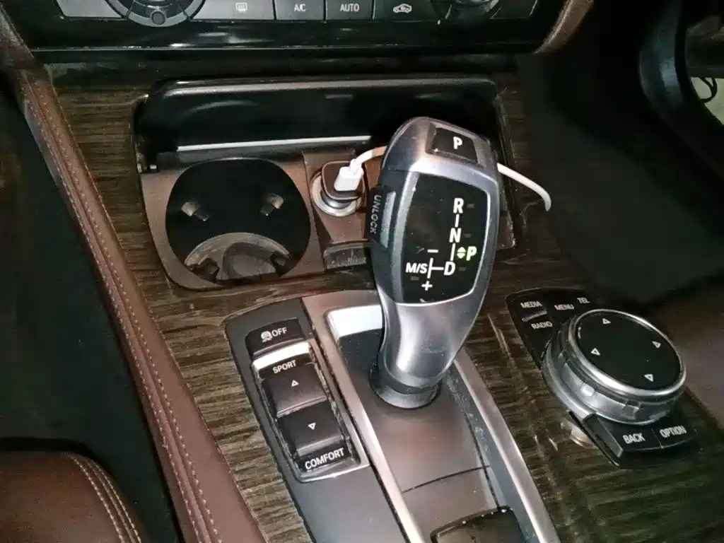BMW 5 Series — миниатюра 7
