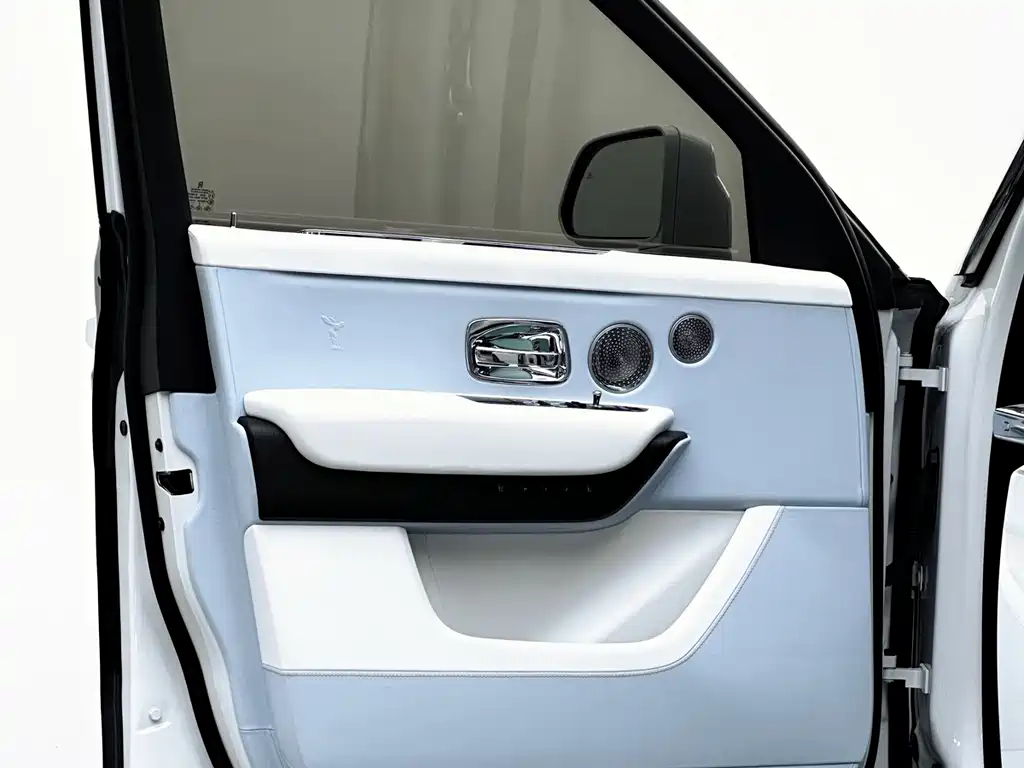 Rolls-Royce Cullinan — миниатюра 13