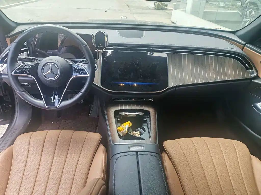 Mercedes-Benz E-Class — миниатюра 9
