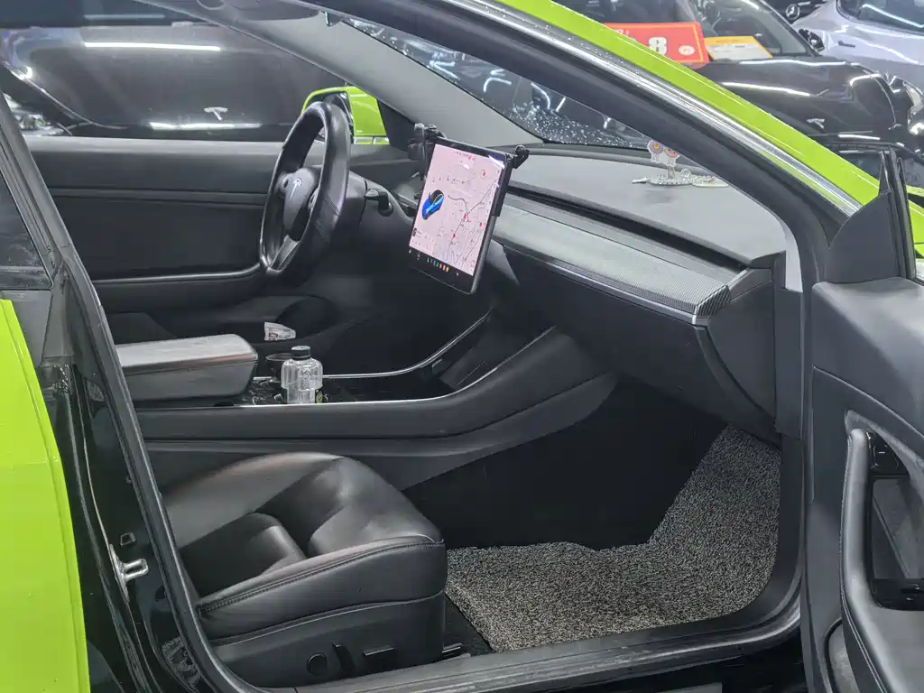 Tesla Model 3 — миниатюра 8