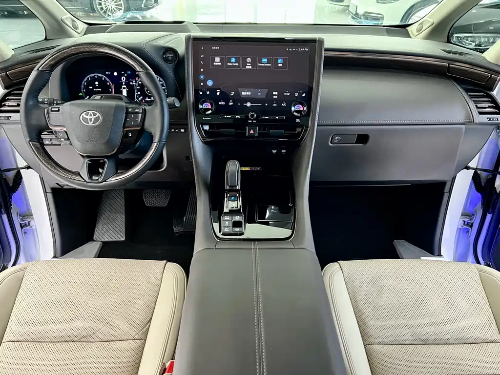 Toyota Alphard — миниатюра 9