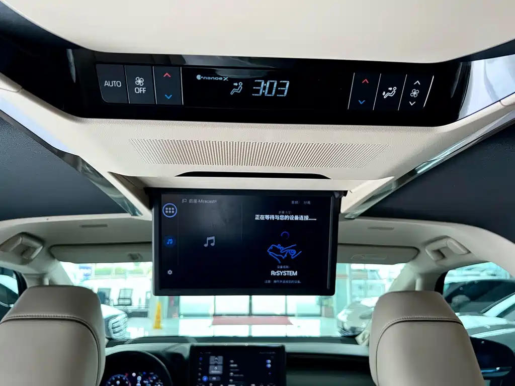 Toyota Alphard — миниатюра 24