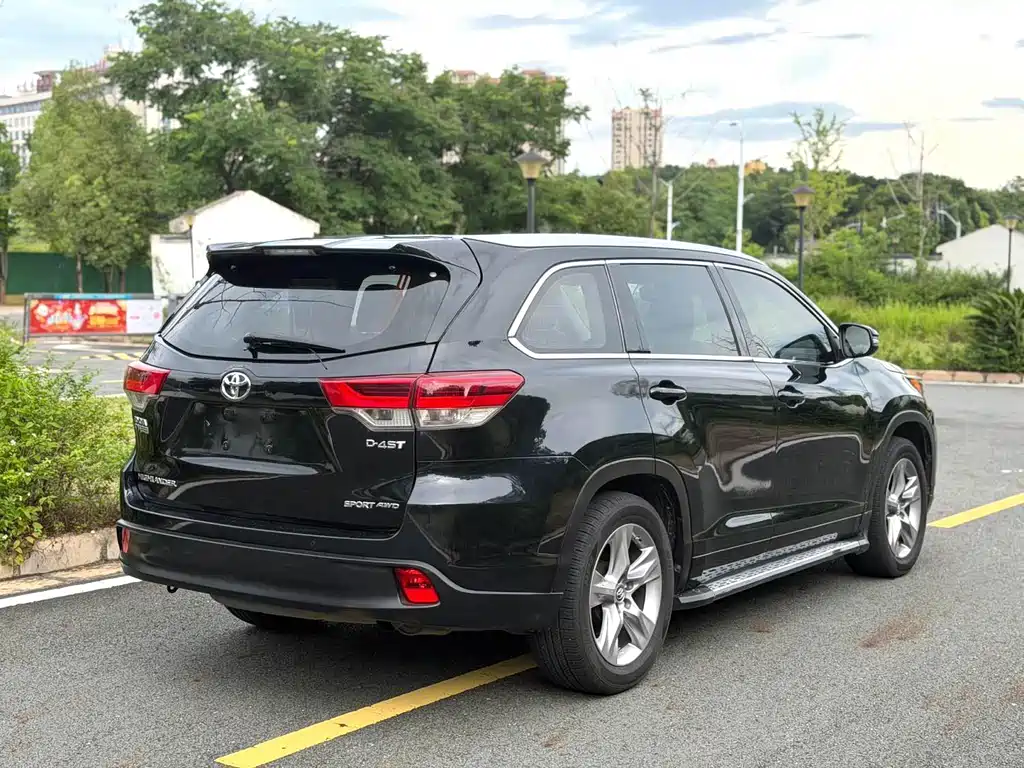 Toyota Highlander 2018 2.0T Luxury 7 мест V