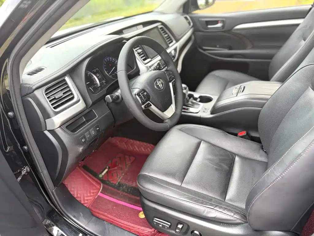 Toyota Highlander 2018 2.0T Luxury 7 мест V