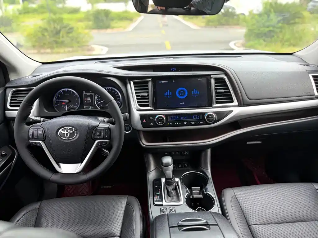 Toyota Highlander 2018 2.0T Luxury 7 мест V