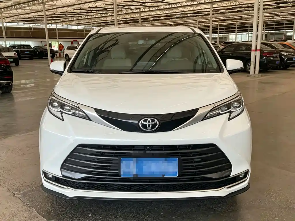 Toyota Sienna 2026 2.5L Luxury