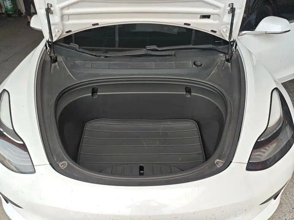 Tesla Model 3 — миниатюра 7