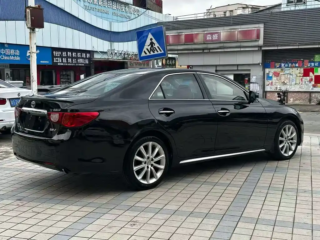 Toyota Reiz — миниатюра 9
