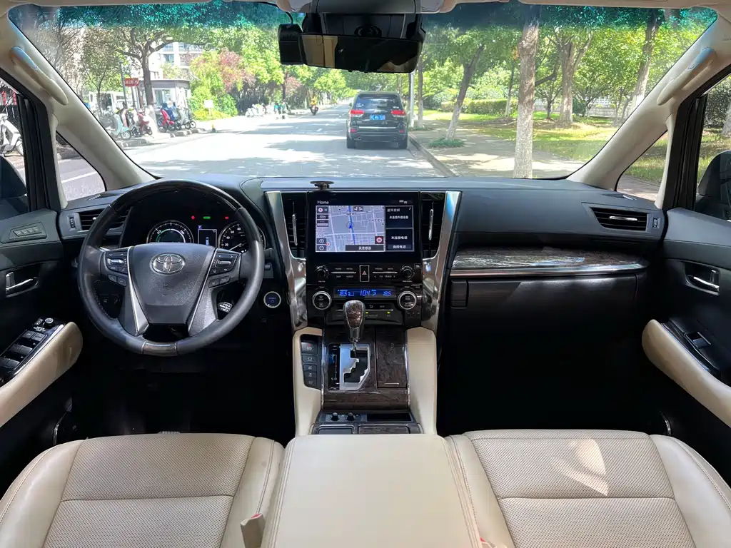 Toyota Vellfire — миниатюра 12