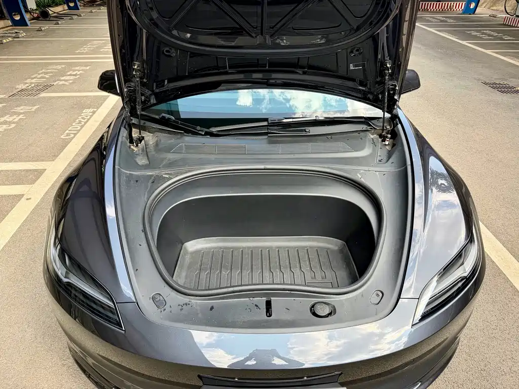 Tesla Model 3 — миниатюра 15