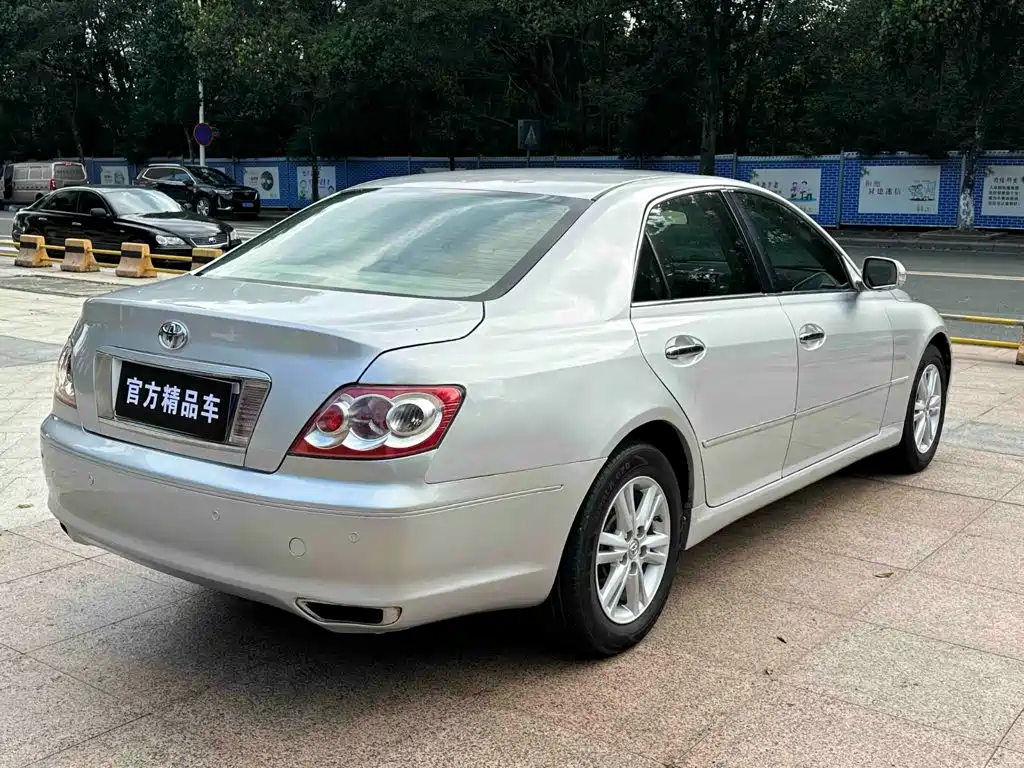 Toyota Reiz — миниатюра 7