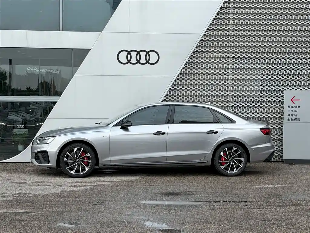 Audi A4L 2023 40 TFSI Luxury