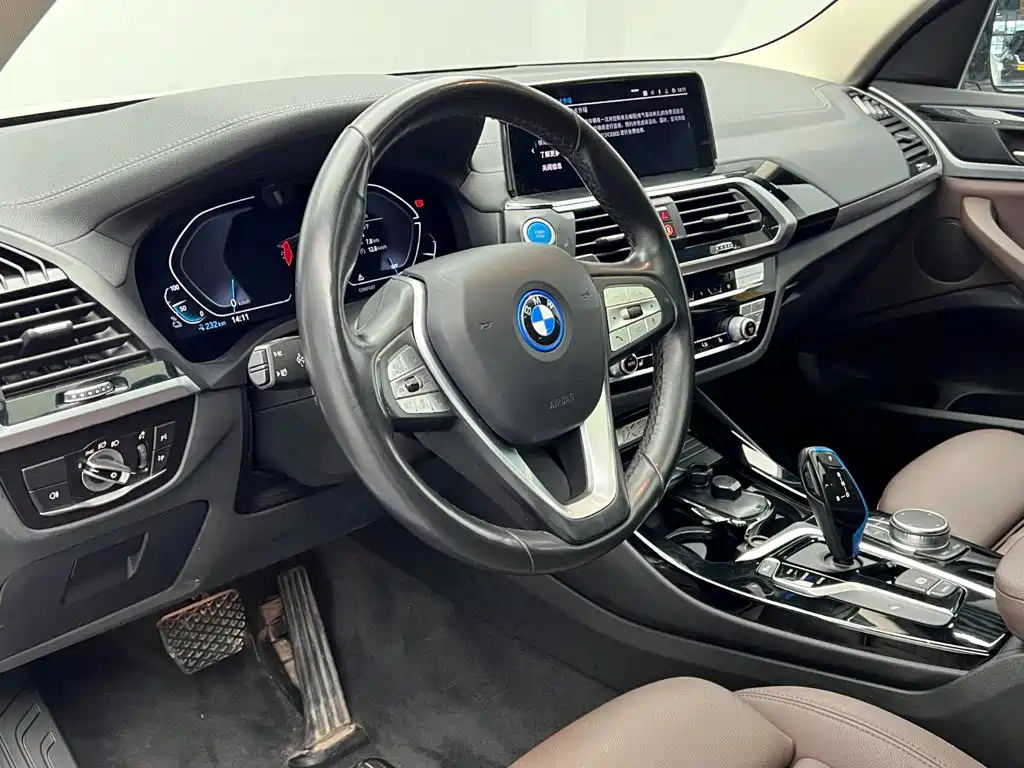 BMW iX3 — миниатюра 14