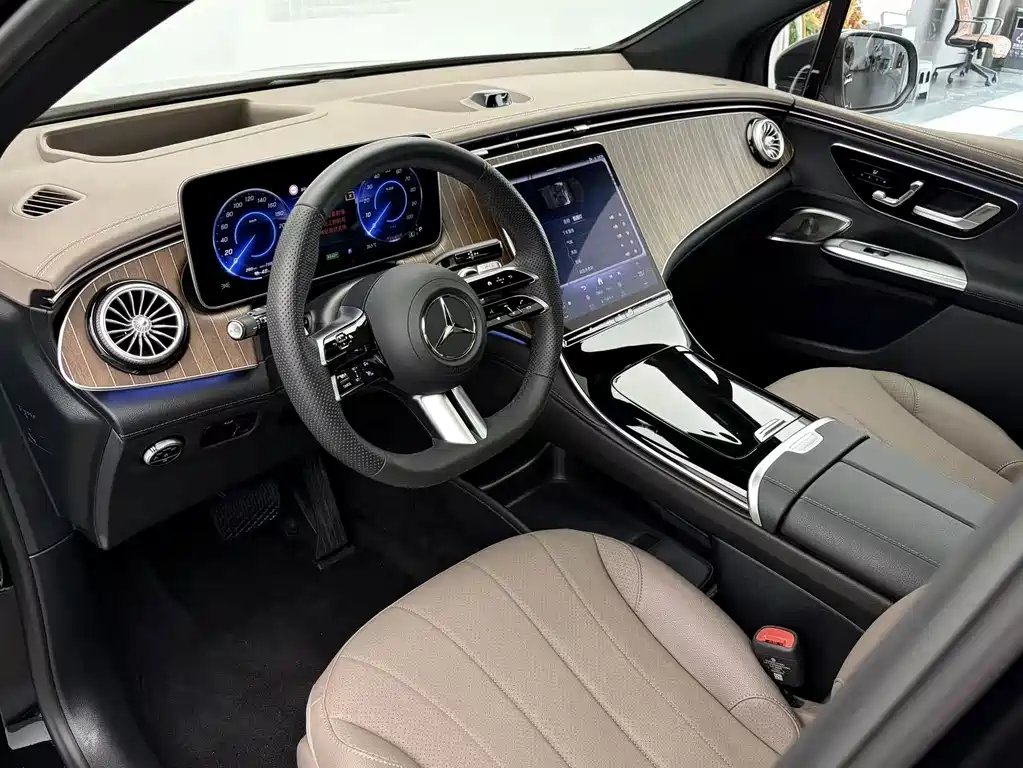 Mercedes-Benz EQE SUV — миниатюра 9