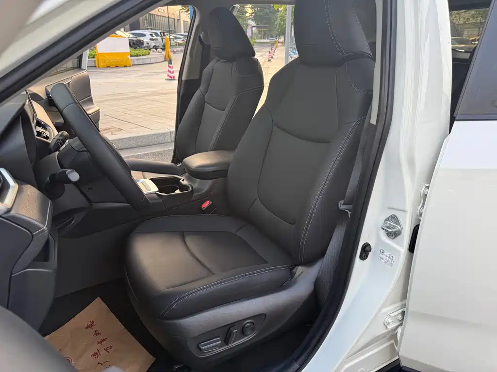 Toyota RAV4 — миниатюра 12